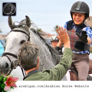 niños y caballos árabes